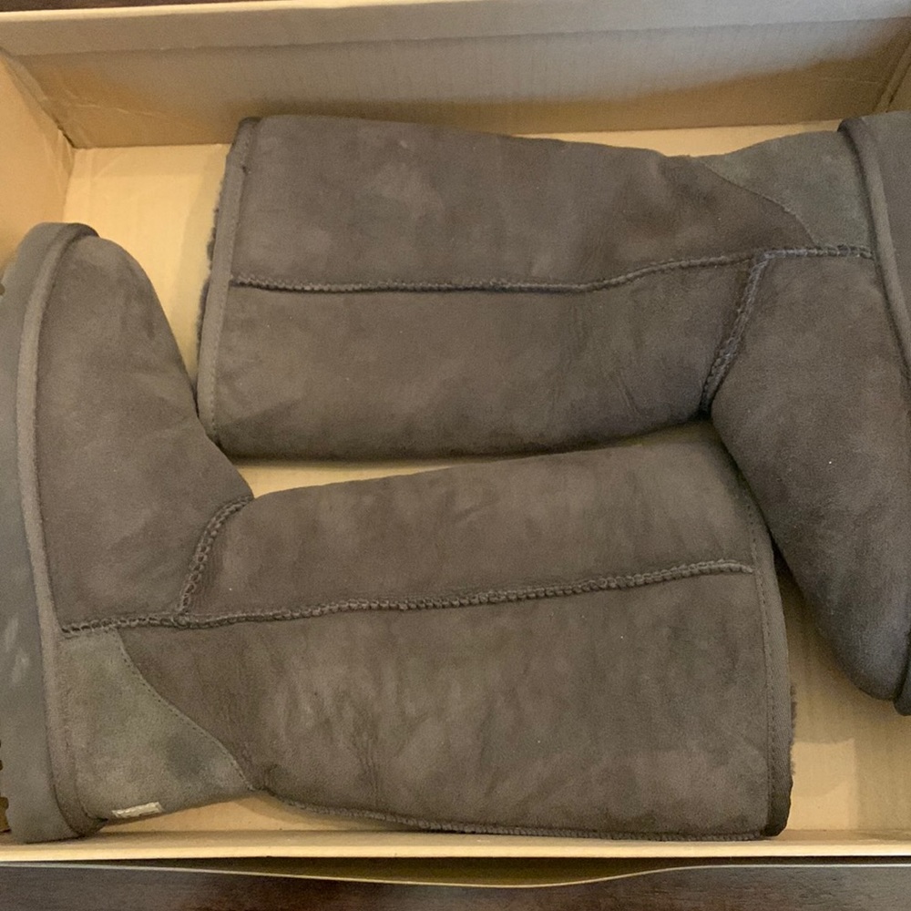 UGG Australia Classic Tall Brown boots size 7